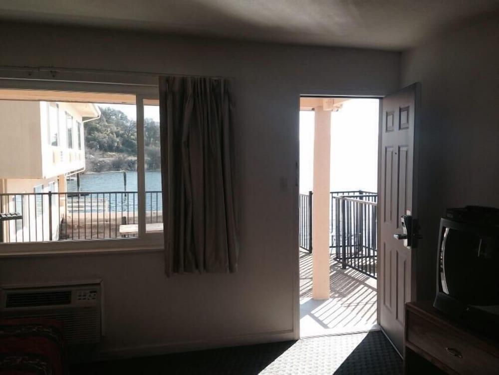 Lake Marina Inn photo 5