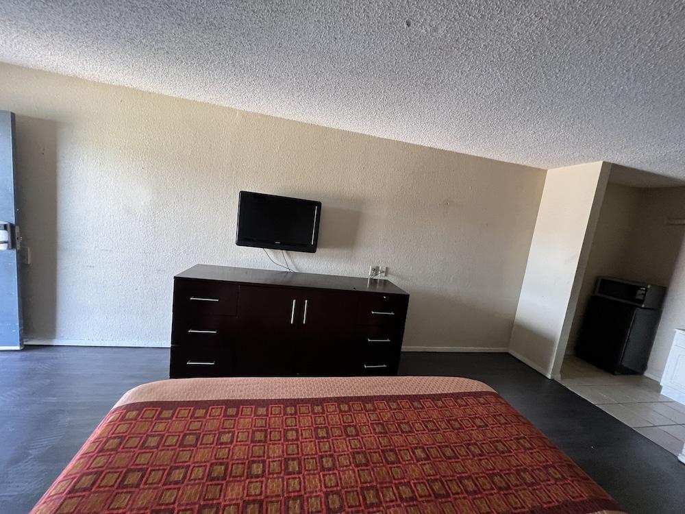 Great Western Inn & Suites photo 11
