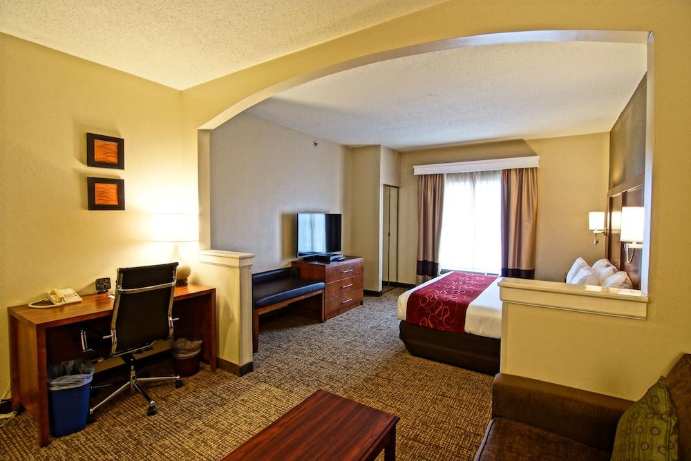 Comfort Suites Near University photo 9