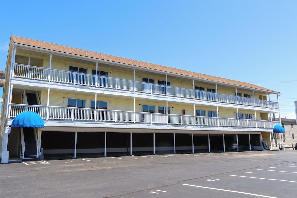 Mainsail Motel & Cottages photo 22