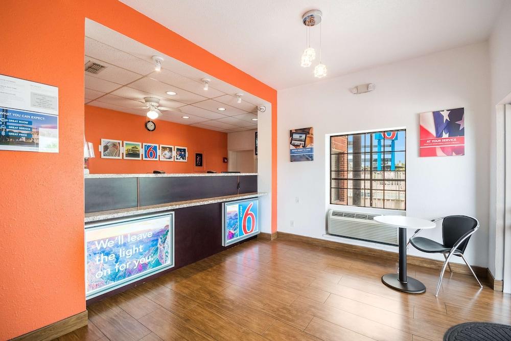 Motel 6 Houston, TX - Brookhollow photo 2
