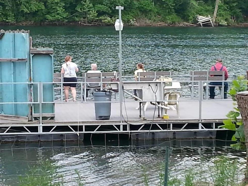 Taneycomo Lakefront Resort photo 3