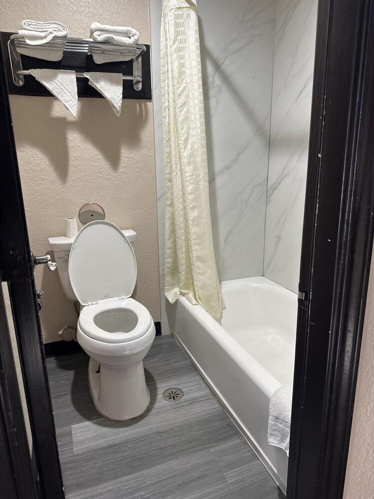 Luxury Inn and Suites photo 15