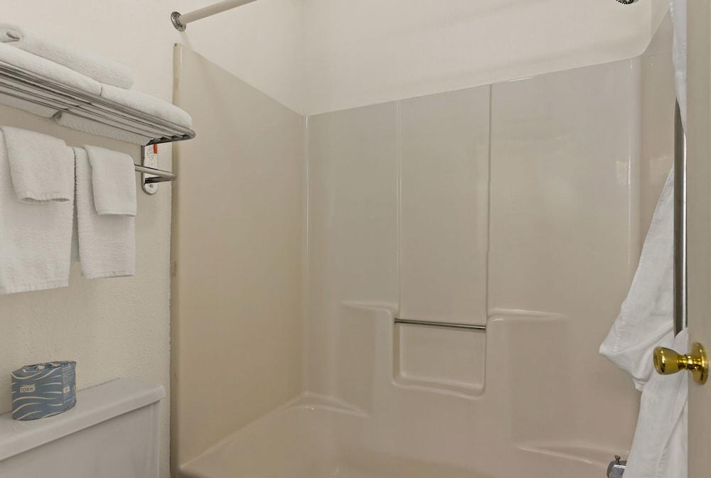 Quality Inn Traverse City photo 15