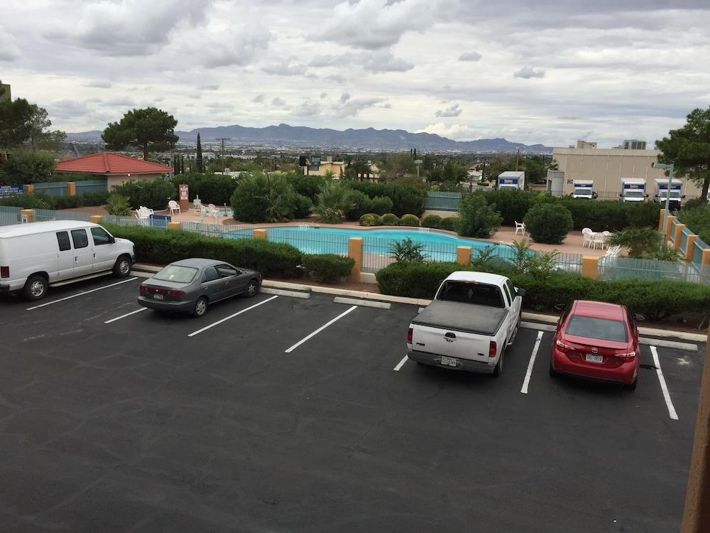 Quality Inn Airport East photo 4