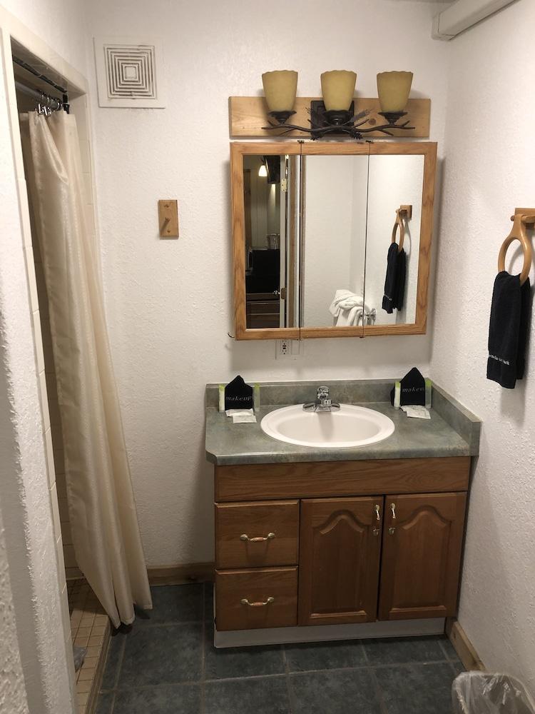 The Historic Madison Hotel Motel photo 4