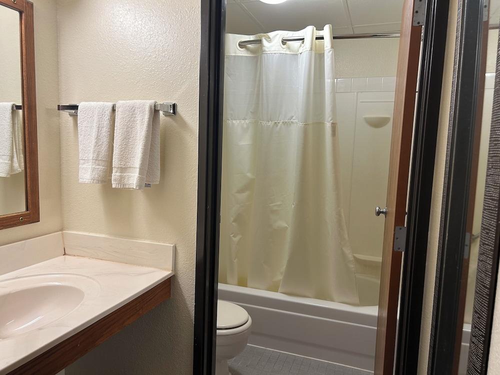 Northwoods Inn & Suites Blackduck photo 32