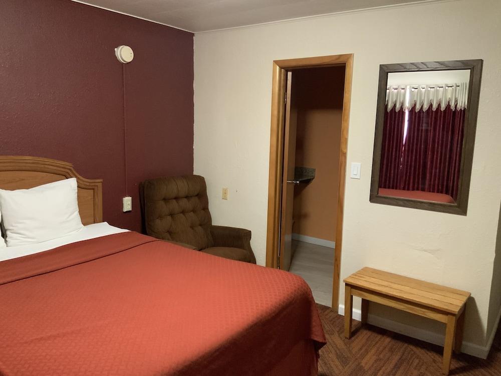 Frontier Motel photo 63
