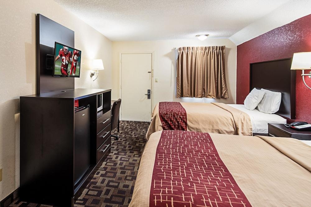 Red Roof Inn Anderson, IN photo 11