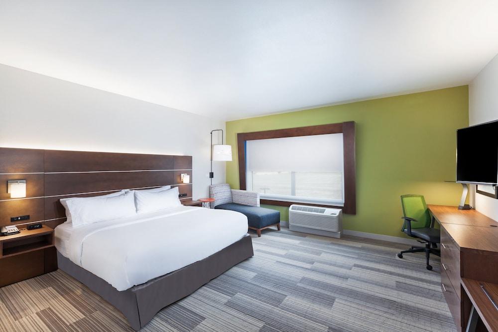 Holiday Inn Express & Suites Chanute by IHG photo 5