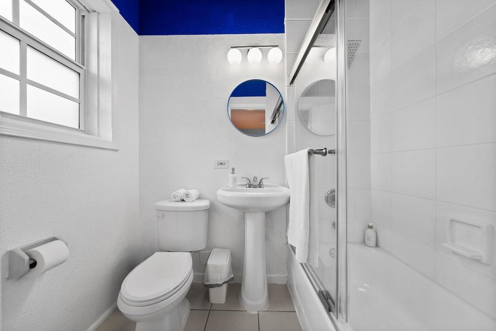 Blue Flamingo Suites photo 25