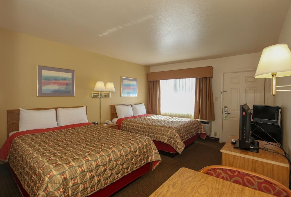 Highland Country Inn photo 8