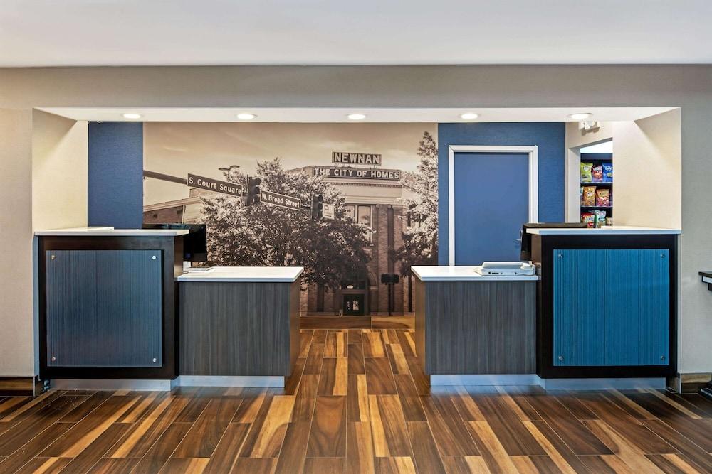 La Quinta Inn & Suites by Wyndham Atlanta South - Newnan photo 2