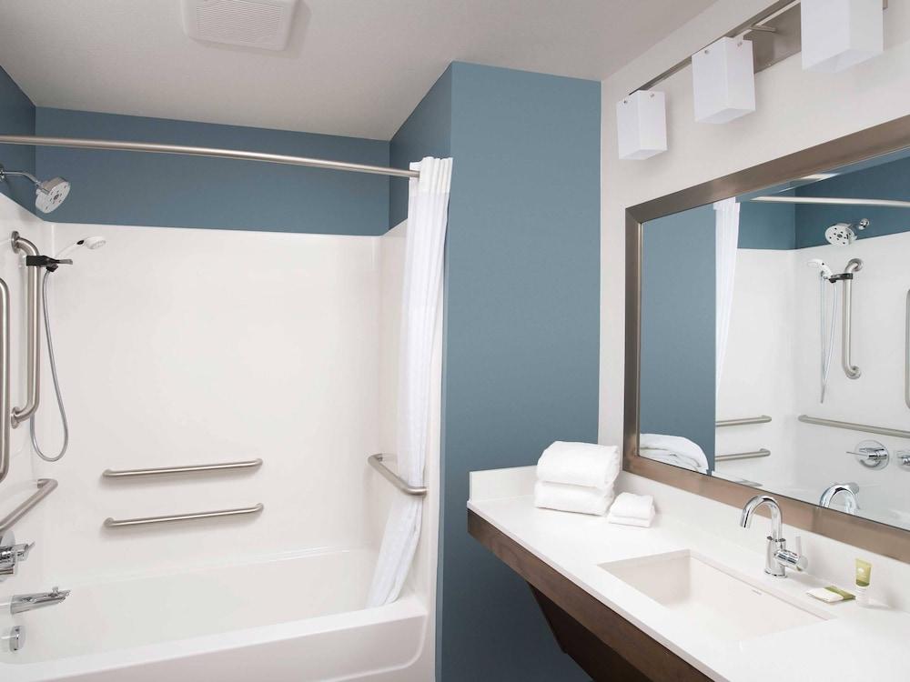 WoodSpring Suites Cleveland Lee University photo 12