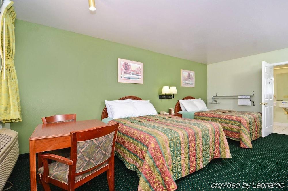 Pine Point Inn & Suites photo 5