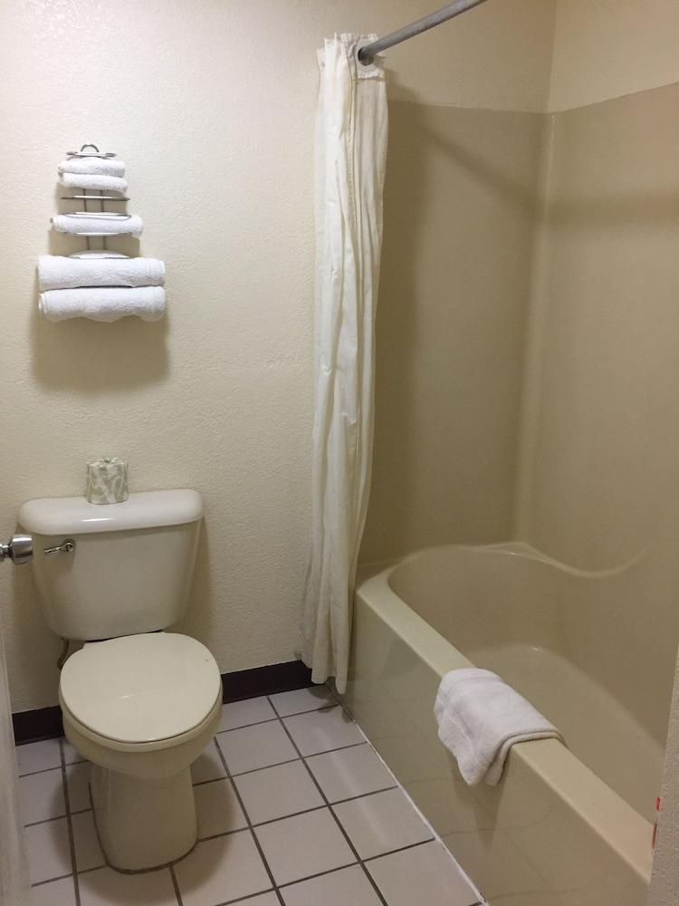 Ingleside Motel photo 14