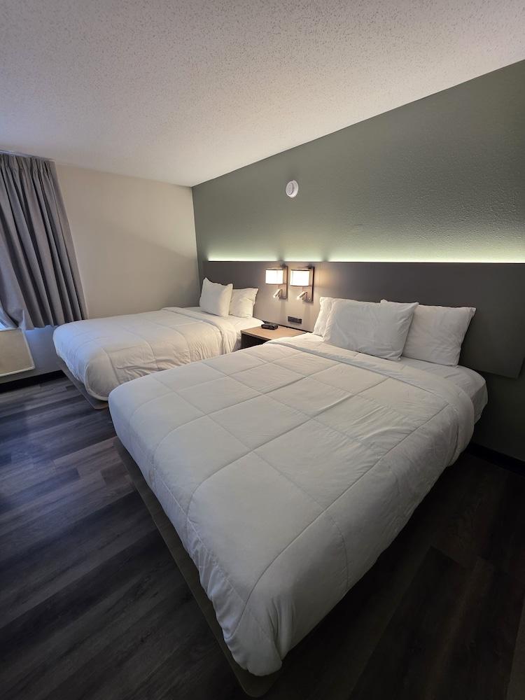 Dakota Inn Minot photo 2