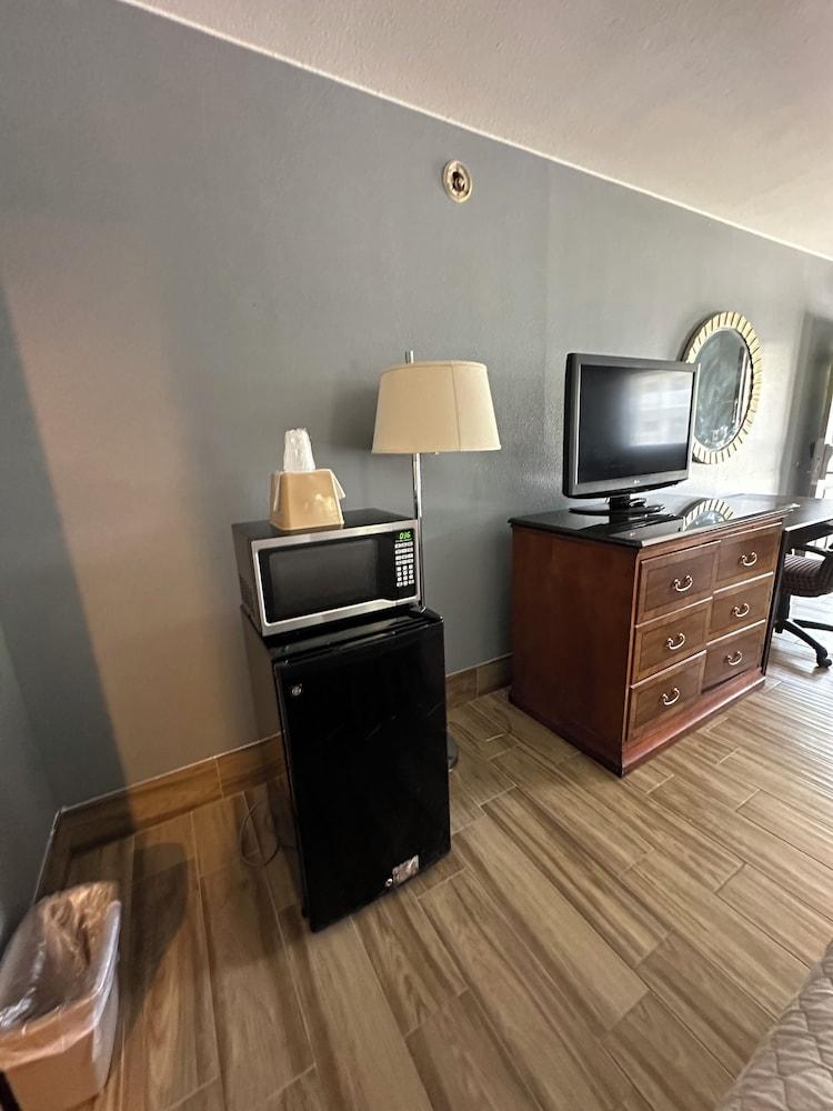 Home Suites Hill Country photo 35