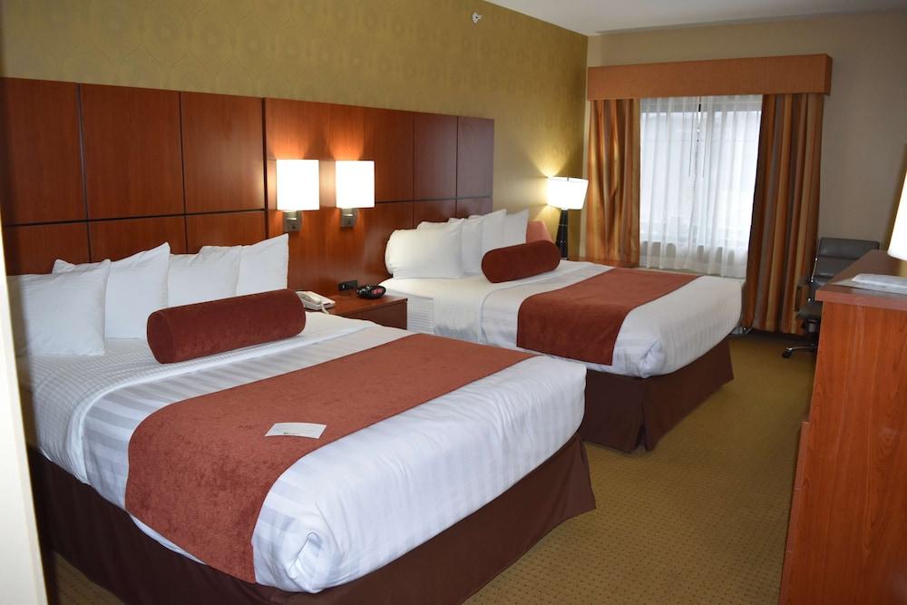 Best Western Plus Finger Lakes Inn & Suites photo 4