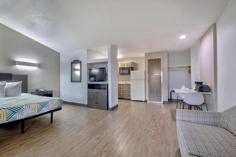 Studio 6 Dallas, TX - North - Richardson photo 42