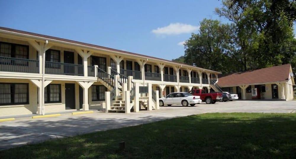 Creek Side Inn photo 8