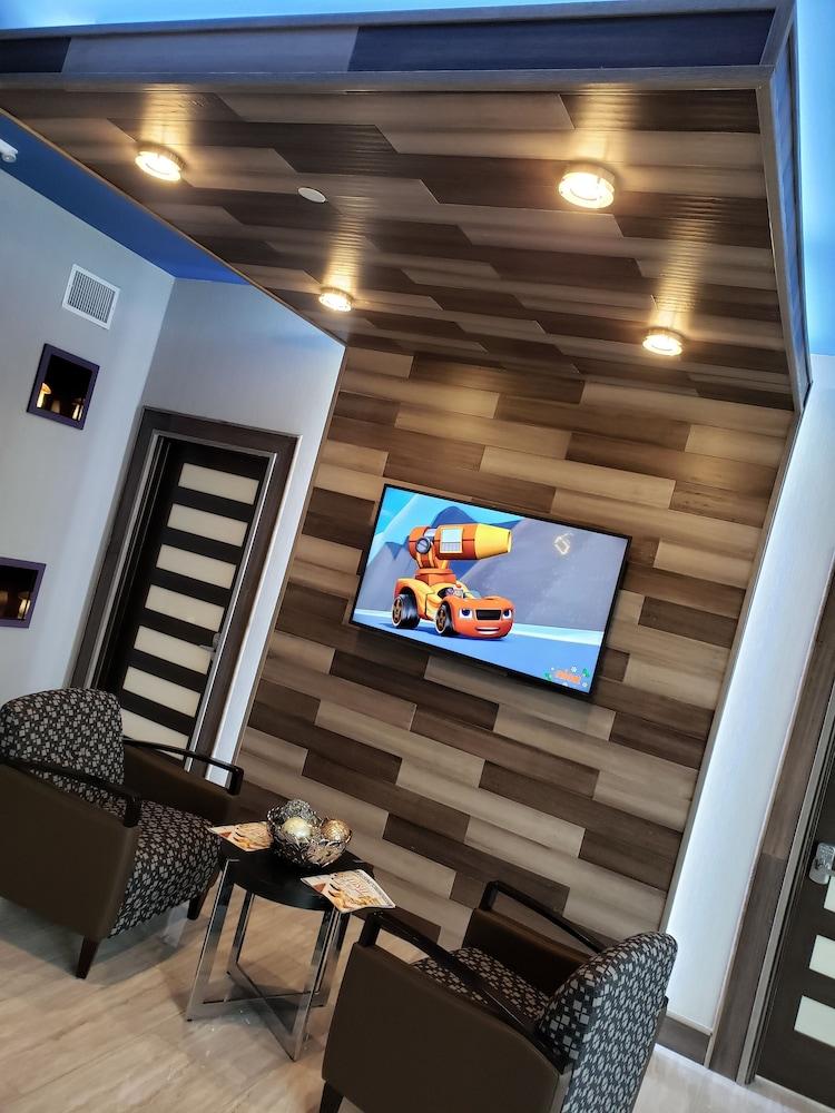 Hotel Blue - Woodlands photo 21