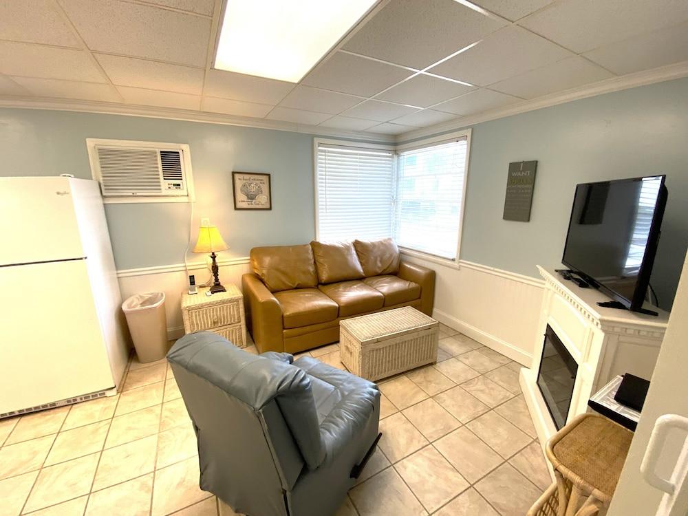 Tropical Breeze Beach Club photo 73