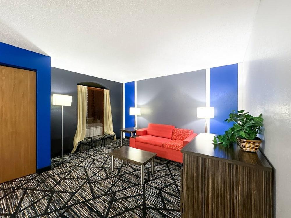 Blaine Town Inn & Suites photo 18