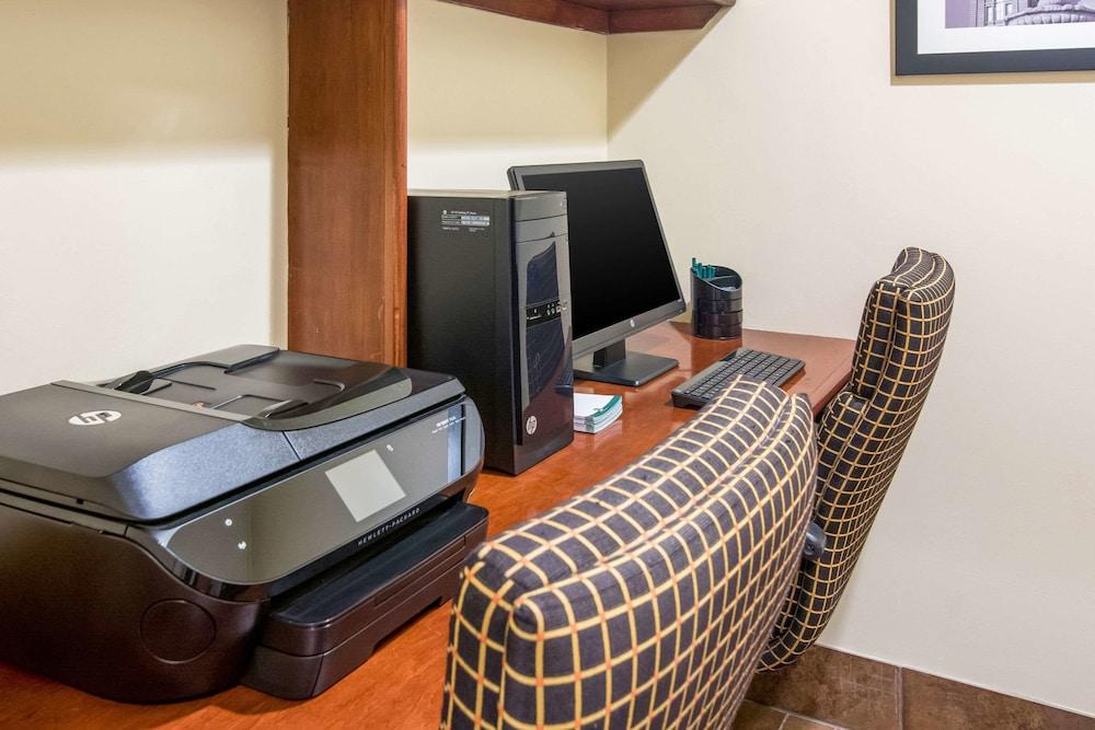Quality Inn & Suites Virginia MN photo 11