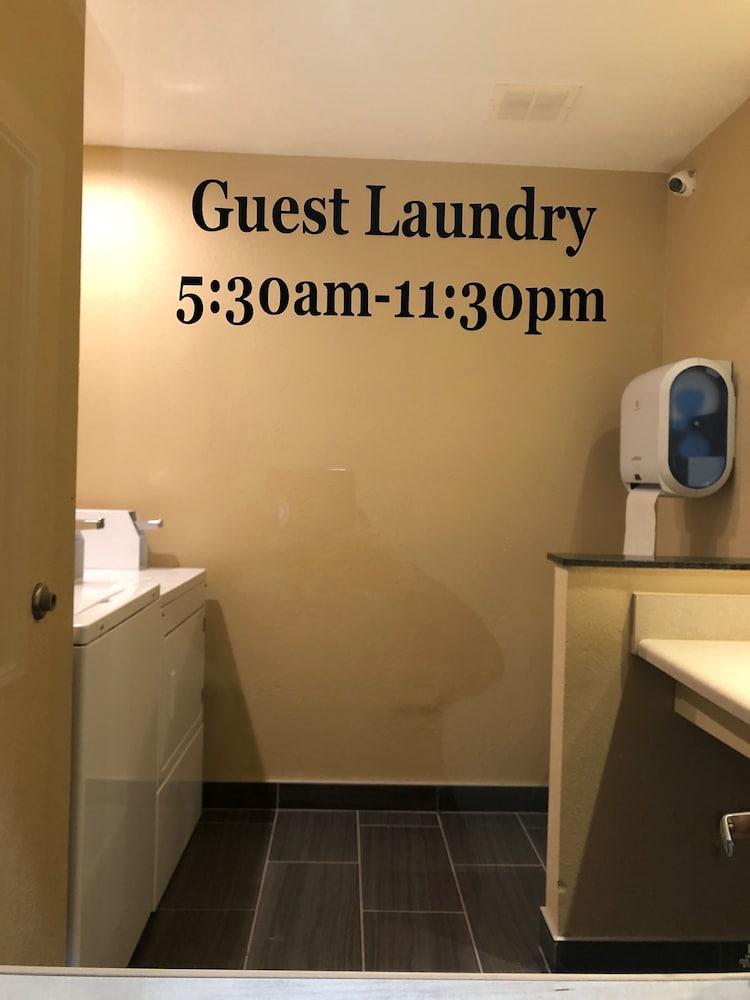 Quality Inn & Suites Hendersonville - Flat Rock photo 55