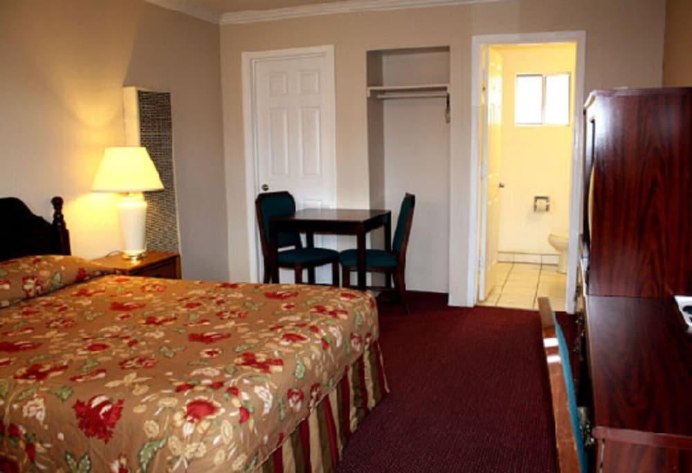 Sunset Inn and Suites photo 3