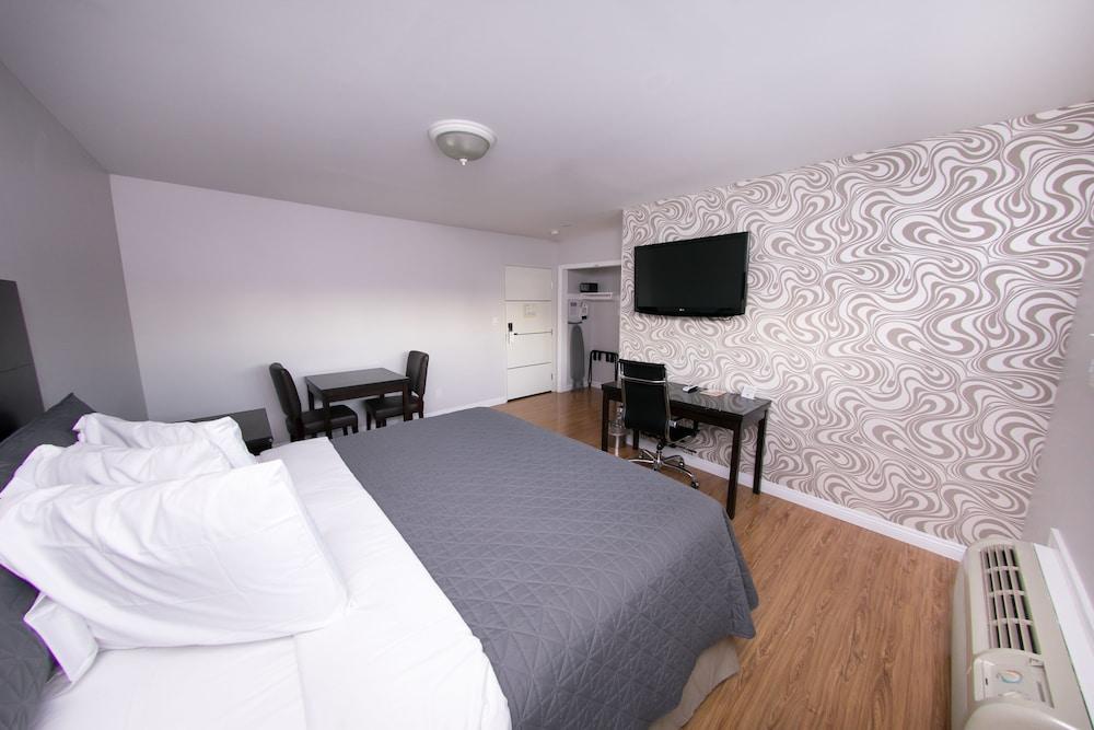 Metropolitan Inn & Suites photo 14