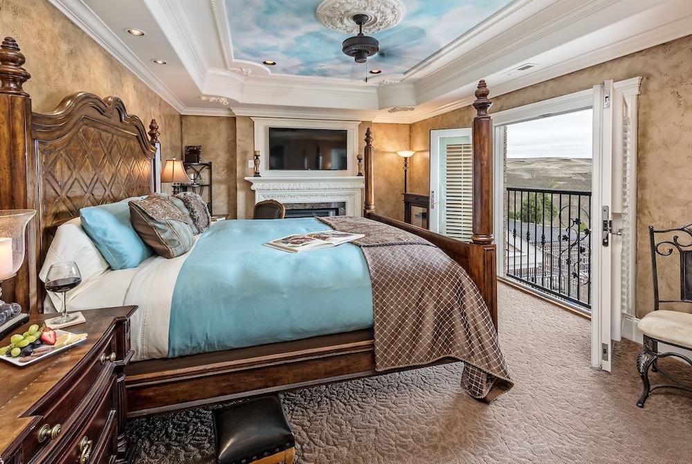 Cameo Heights Mansion photo 73