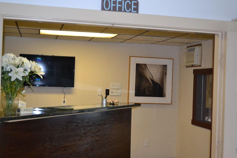 Henniker Motel photo 14