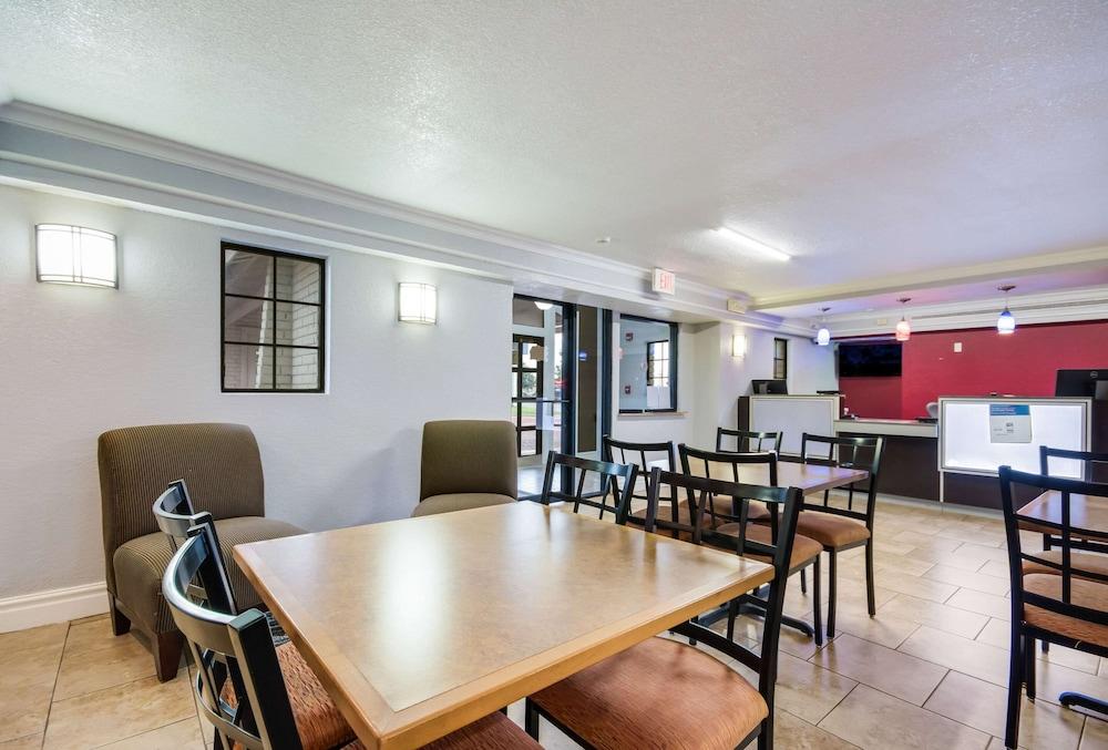 Econo Lodge photo 34