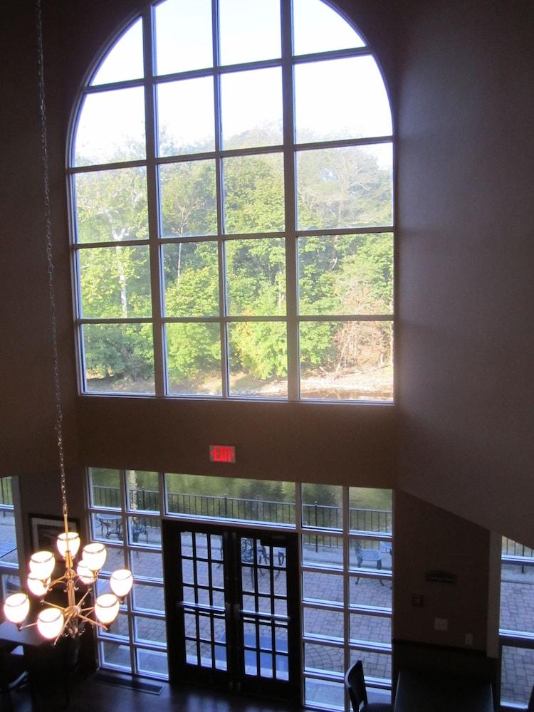 Best Western Plus The Inn & Suites At The Falls photo 2