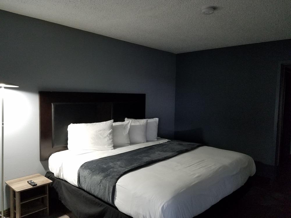 Ramada by Wyndham New Orleans photo 8