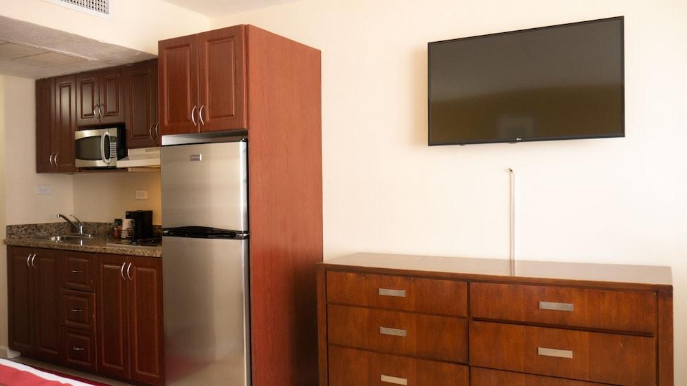 Ramada Plaza by Wyndham Marco Polo Beach Resort photo 5
