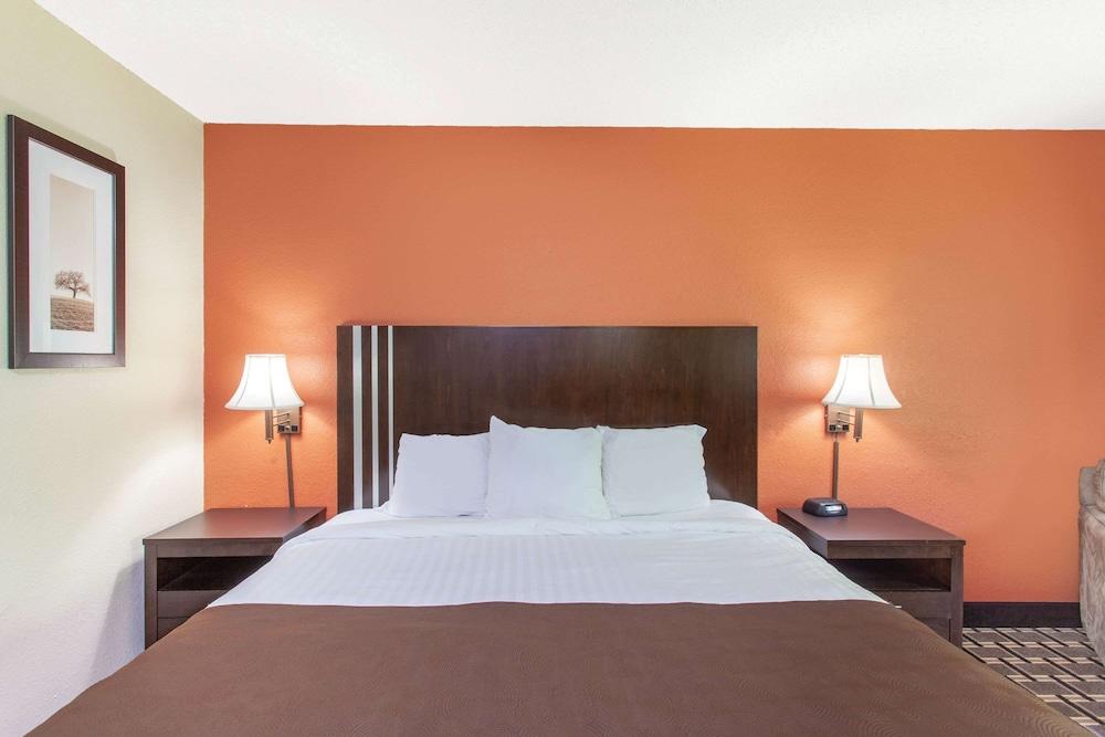 AmericInn by Wyndham Cloquet photo 10