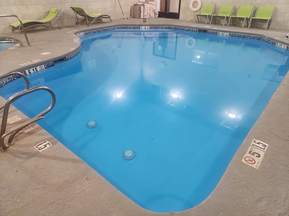 CASH REWARDS INN & SUITES photo 6
