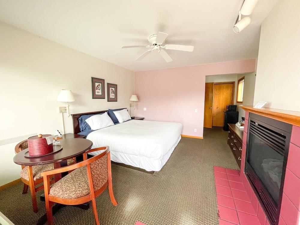 Lake Bluff Inn and Suites photo 3