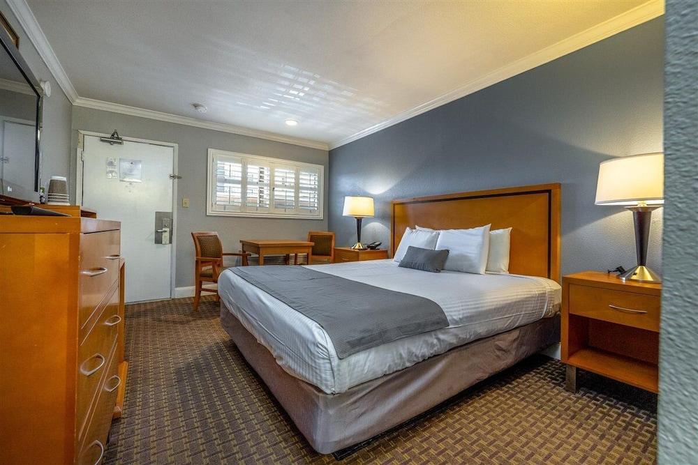 SOMA Park Inn – Civic Center photo 18