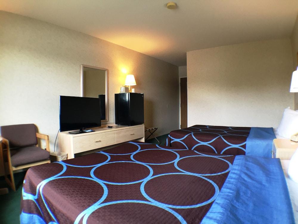Super 8 by Wyndham Canandaigua photo 11