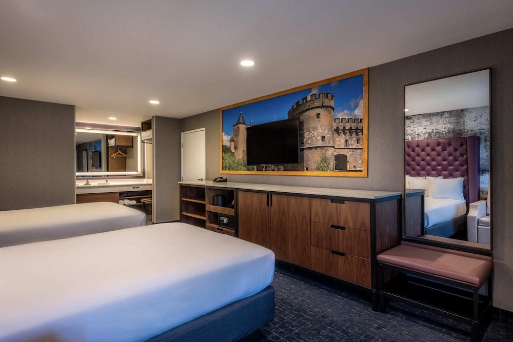 Anaheim Camelot Inn & Suites photo 36