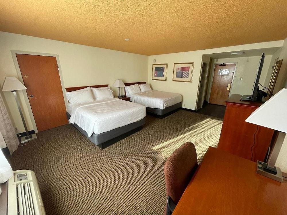 Cortina Inn photo 6