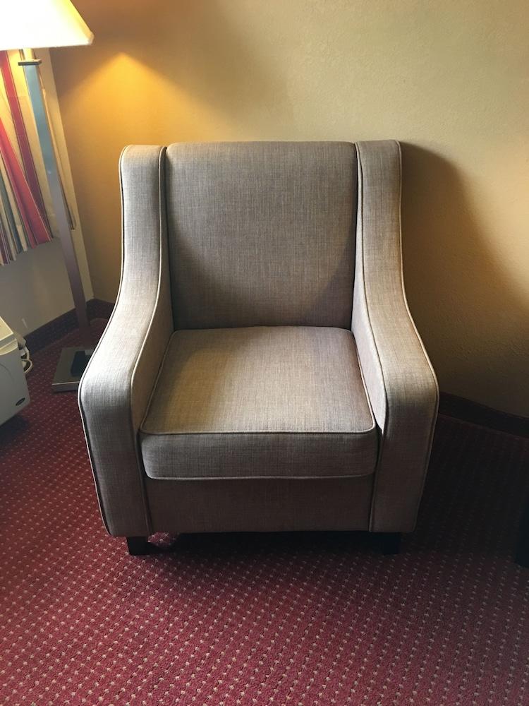 Quality Inn & Suites Clarksville photo 24