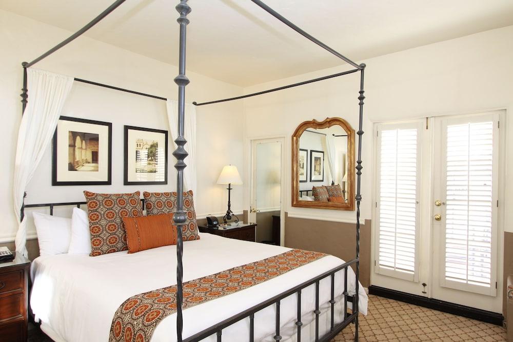 Cypress Inn photo 15