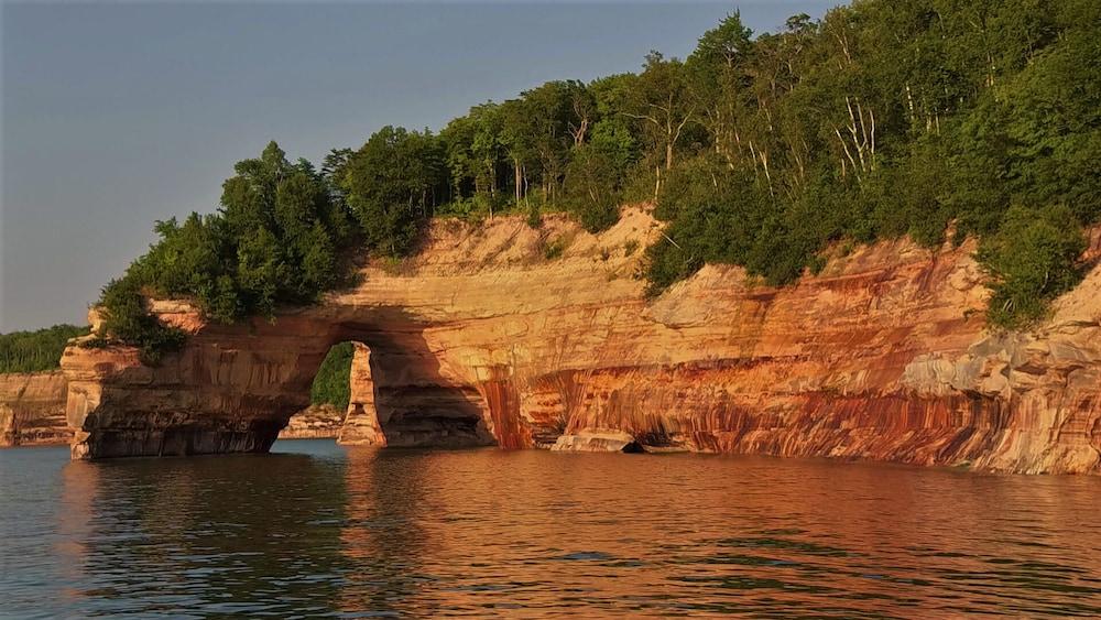 Pictured Rocks Inn & Suites photo 42