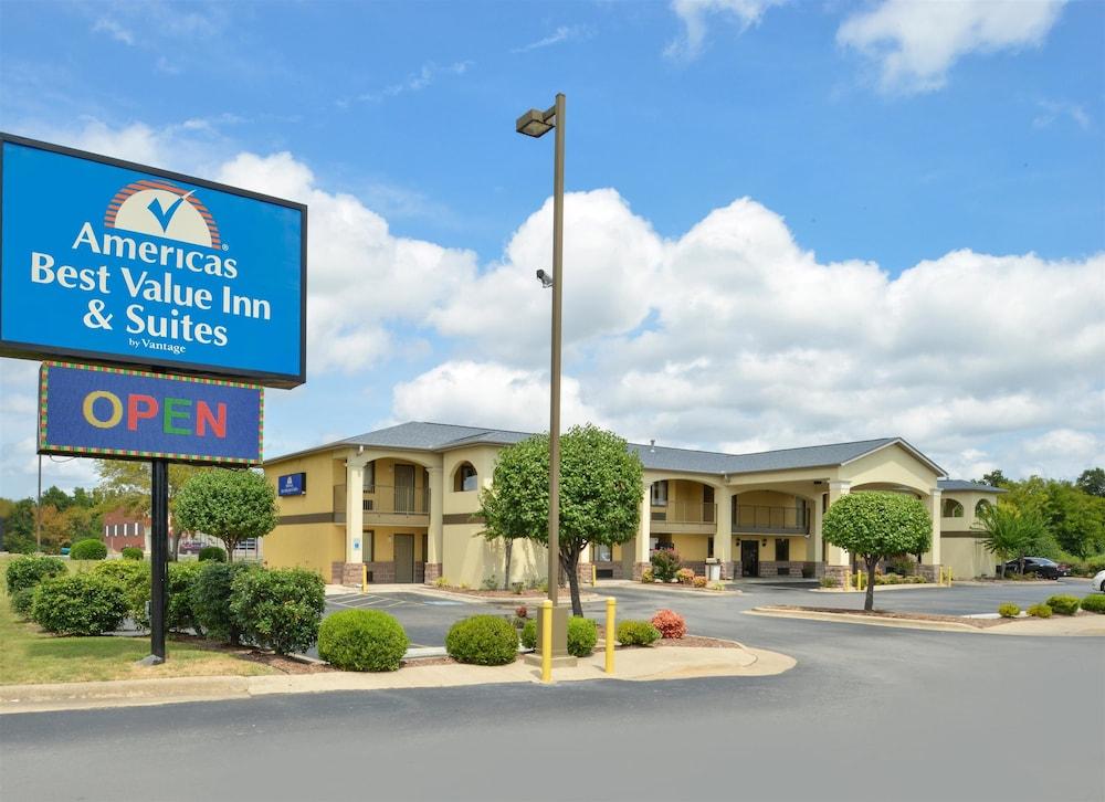 Americas Best Value Inn & Suites University Ave photo 1