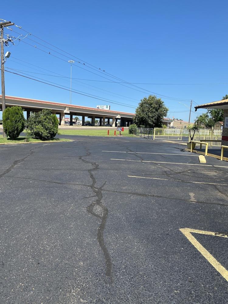 Executive Inn and Suites photo 8